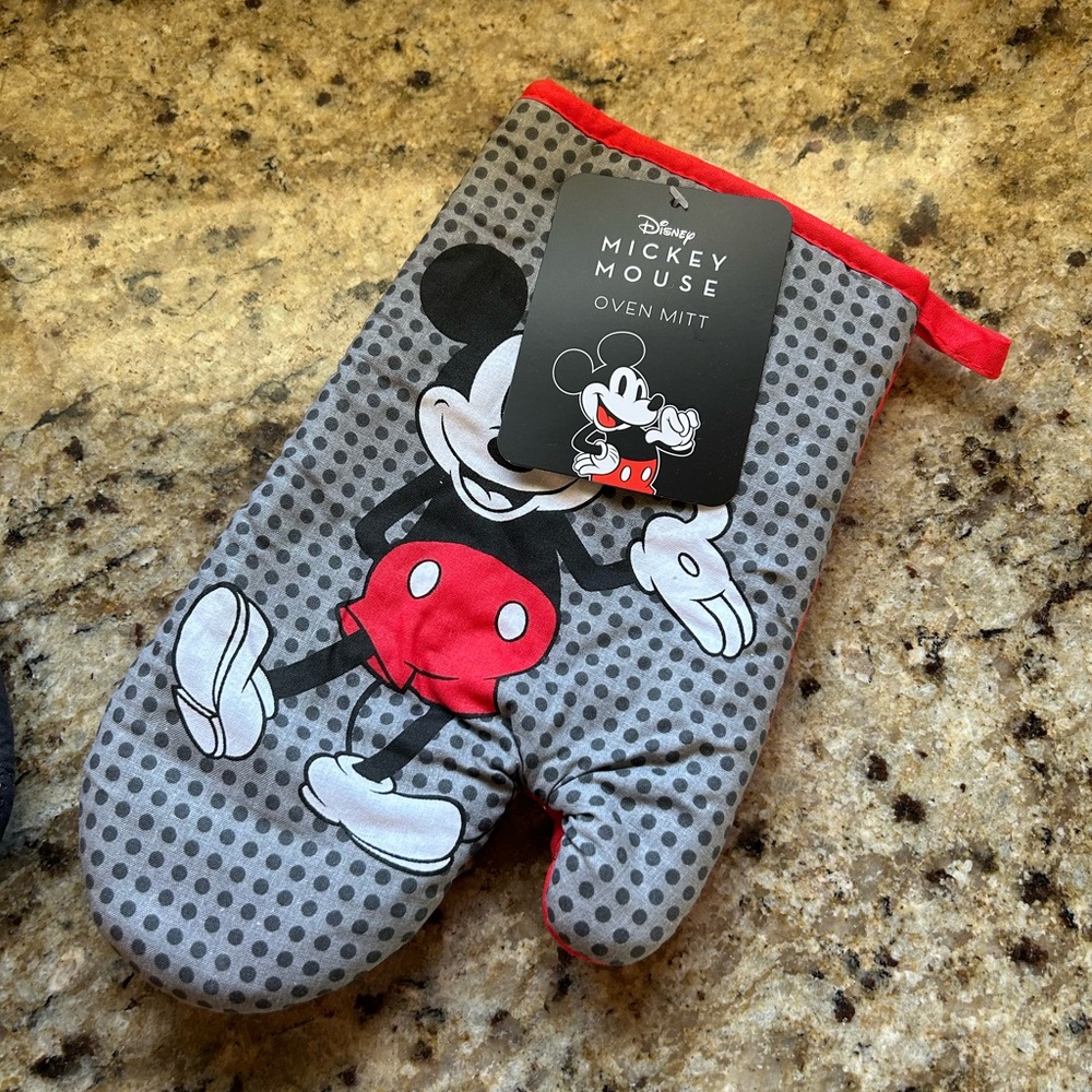 Disney Mickey Mouse oven glove